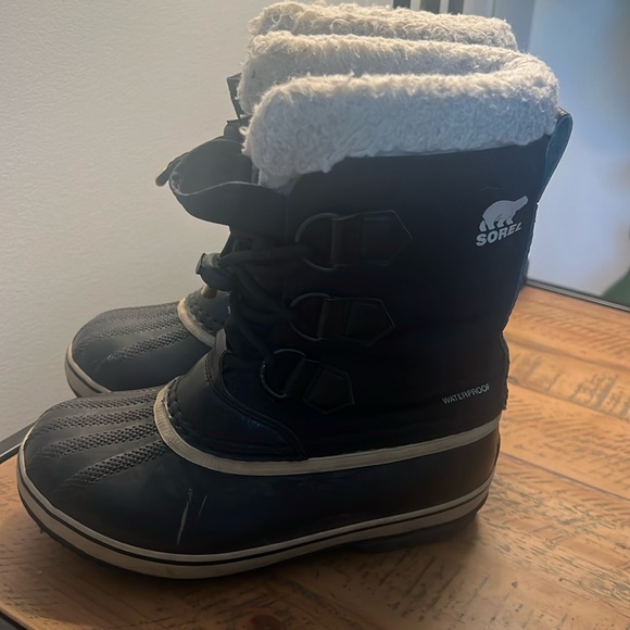 Sorel black boot - Size 2 - Picture 3 of 6